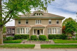 840 Augusta Boulevard, Oak Park, IL 60302
