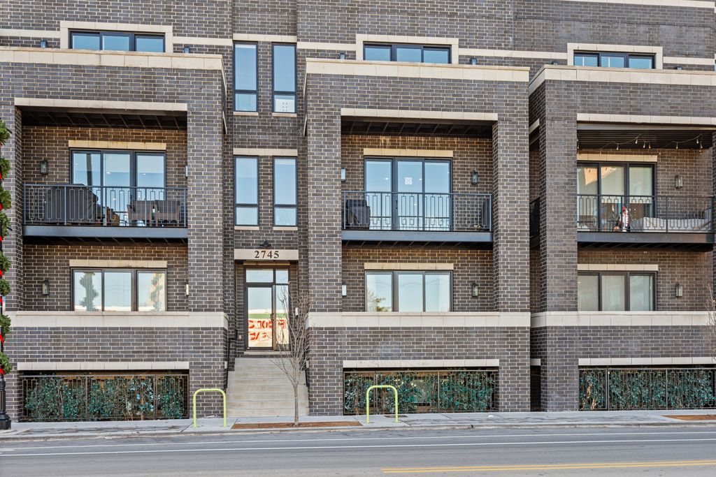 Image 1 of property listing at 2745 W Lawrence Avenue 3W, Chicago, IL 60625