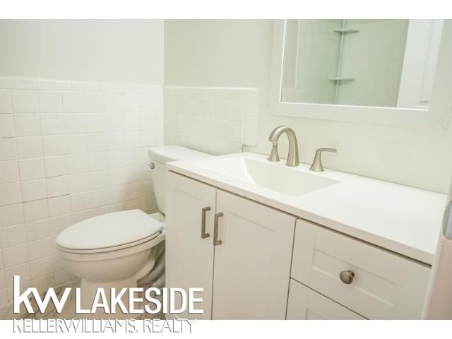 104 Riviera Drive 6, Saint Clair Shores, MI 48080