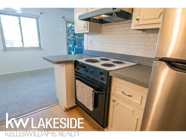 104 Riviera Drive 6, Saint Clair Shores, MI 48080