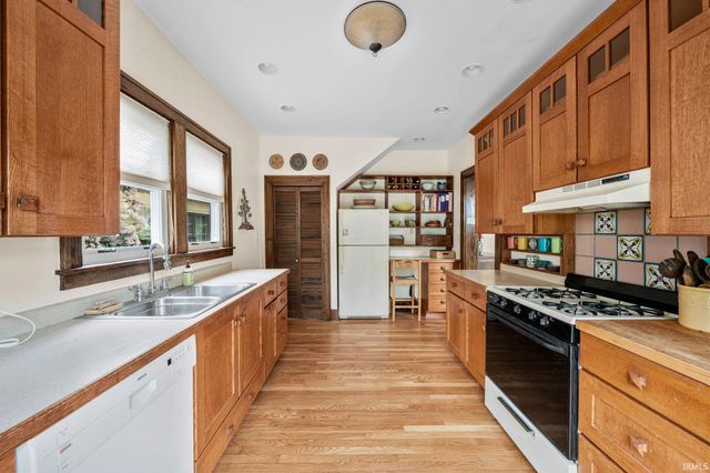 210 Wakewa Avenue, South Bend, IN 46617