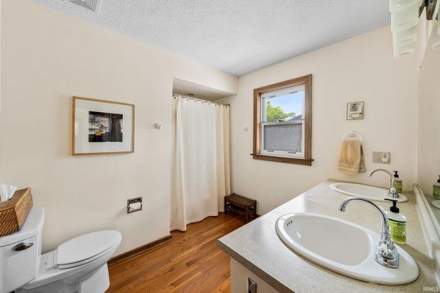 210 Wakewa Avenue, South Bend, IN 46617