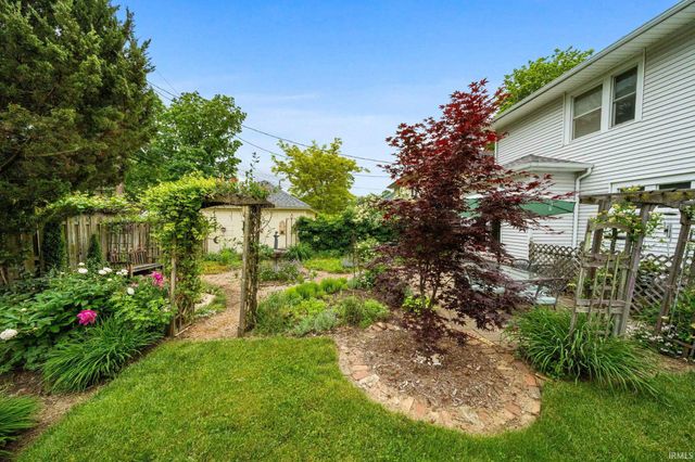 210 Wakewa Avenue, South Bend, IN 46617