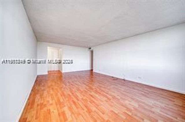 1800 NE 114th St 902, Miami, FL 33181