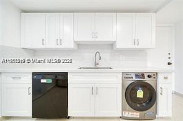 1800 NE 114th St 902, Miami, FL 33181