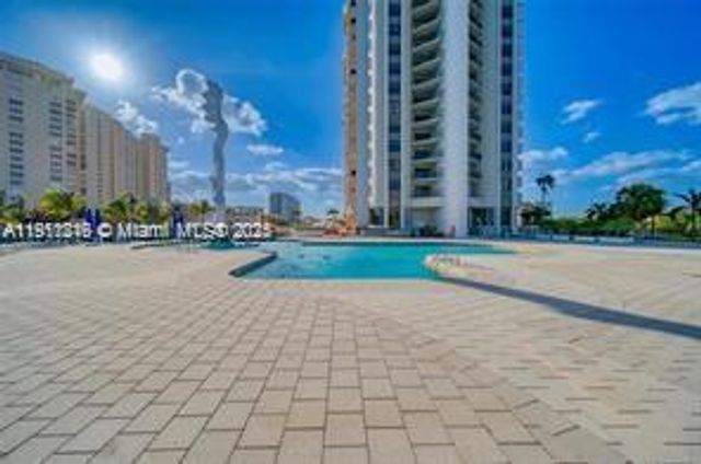 1800 NE 114th St 902, Miami, FL 33181