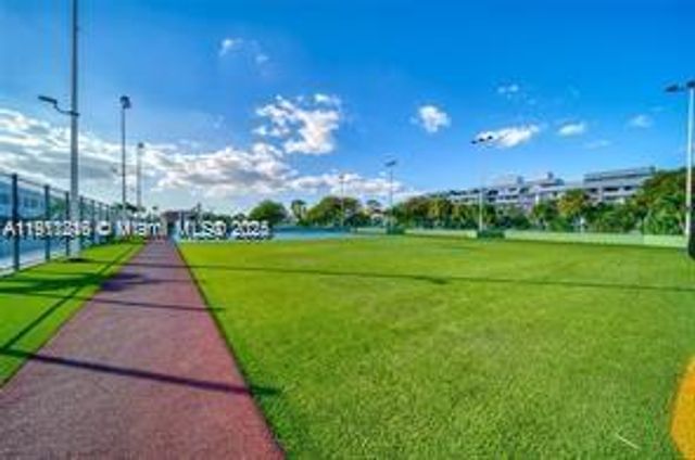 1800 NE 114th St 902, Miami, FL 33181