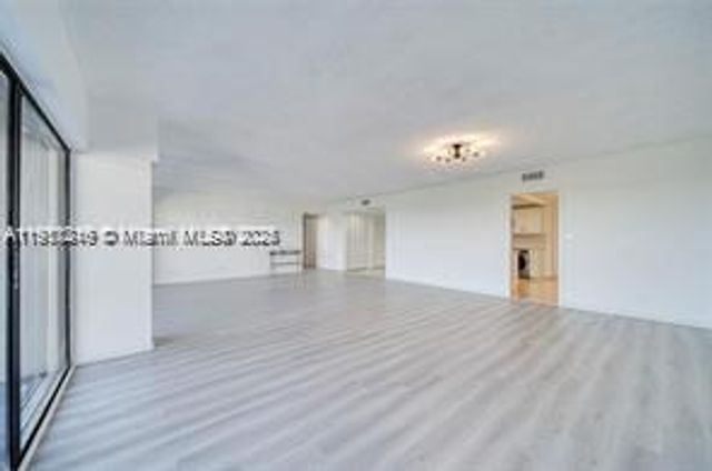 1800 NE 114th St 902, Miami, FL 33181