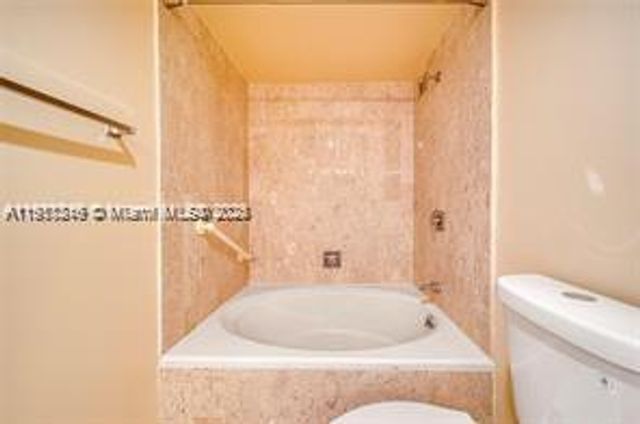 1800 NE 114th St 902, Miami, FL 33181