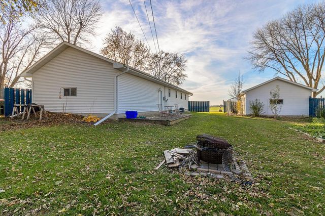 918 Lincoln Avenue, Gaylord, MN 55334