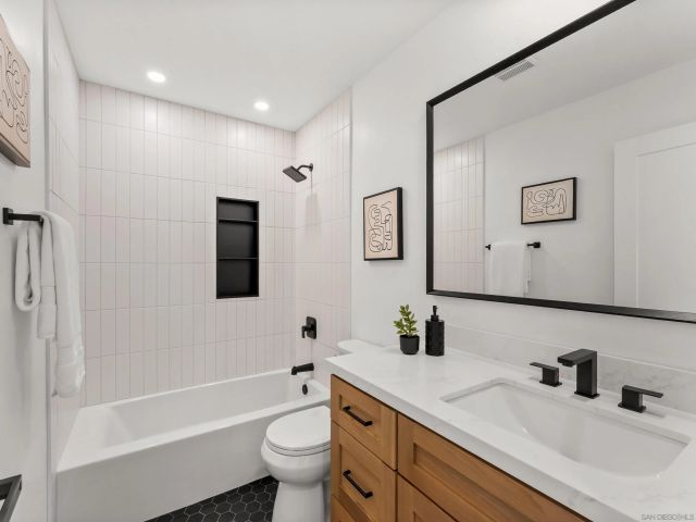 11095 Delphinus Way, San Diego, CA 92126