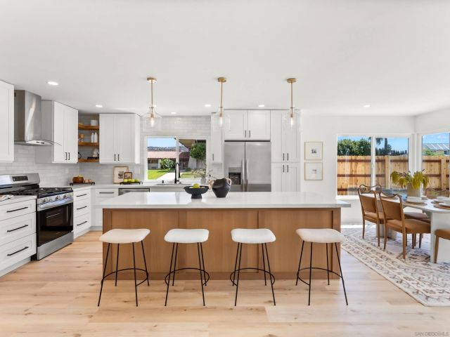 11095 Delphinus Way, San Diego, CA 92126