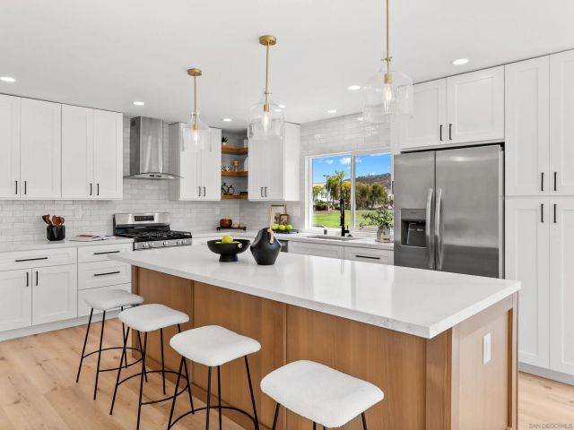 11095 Delphinus Way, San Diego, CA 92126