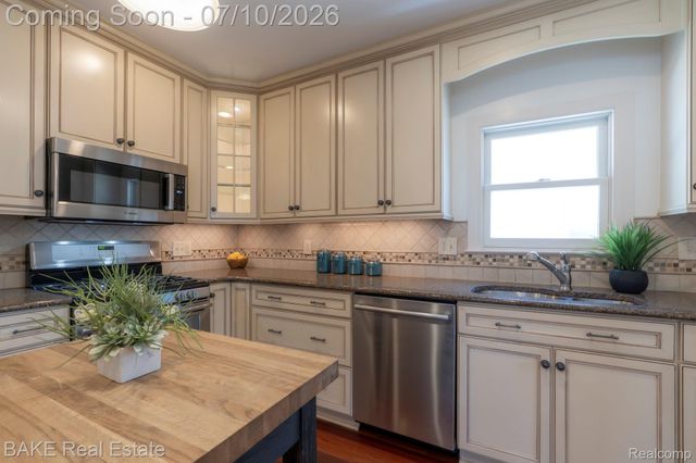 610 Blunk Street, Plymouth, MI 48170