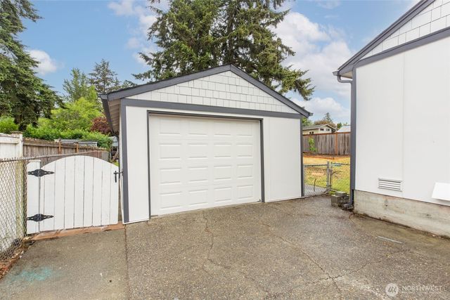 1420 S 129th Street, Burien, WA 98168