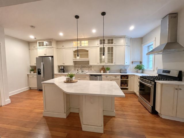 6 Strathmore Rd 2A, Brookline, MA 02445