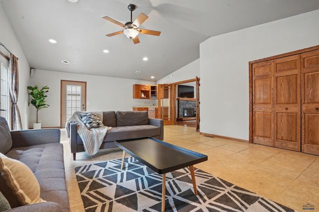 225 N BERRY PINE RD, Rapid City, SD 57702