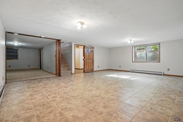 225 N BERRY PINE RD, Rapid City, SD 57702
