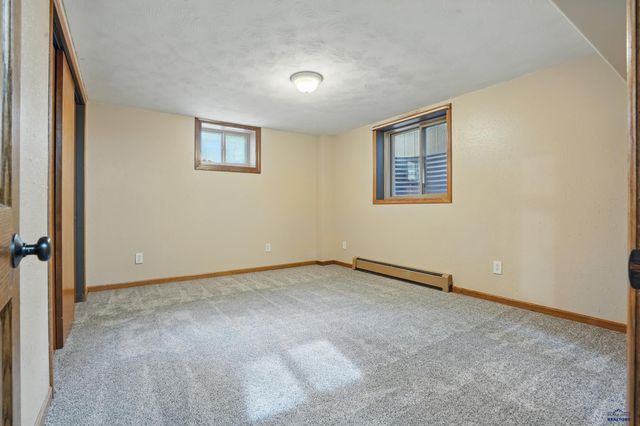 225 N BERRY PINE RD, Rapid City, SD 57702