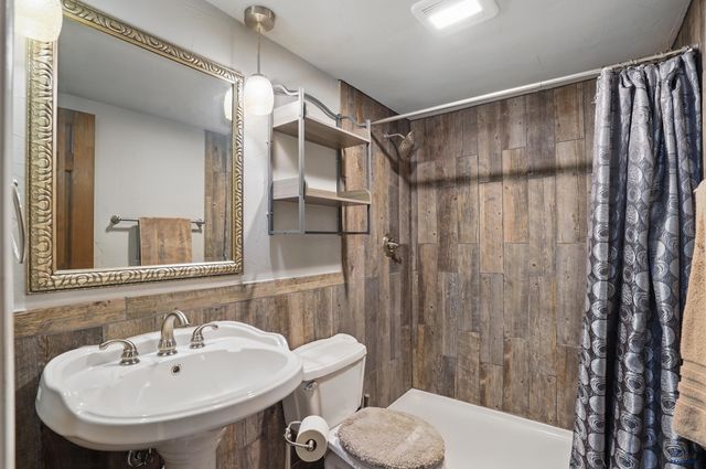 225 N BERRY PINE RD, Rapid City, SD 57702