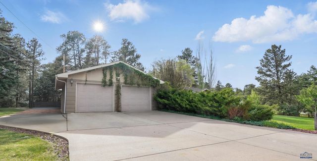 225 N BERRY PINE RD, Rapid City, SD 57702