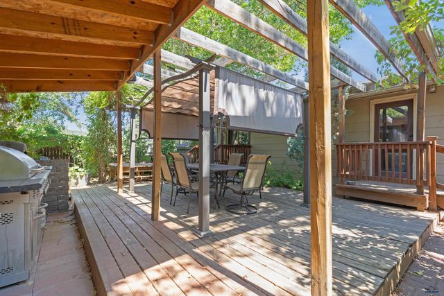 225 N BERRY PINE RD, Rapid City, SD 57702