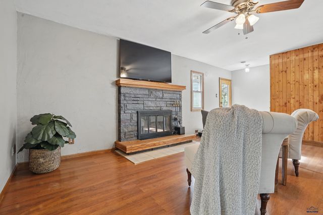 225 N BERRY PINE RD, Rapid City, SD 57702