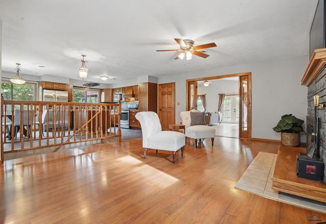 225 N BERRY PINE RD, Rapid City, SD 57702