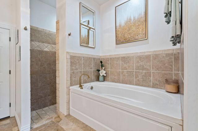 6506 Colonial Drive, Granbury, TX 76049