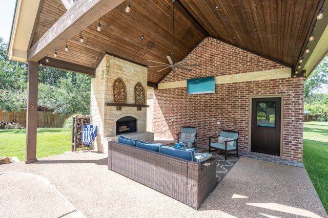 6506 Colonial Drive, Granbury, TX 76049