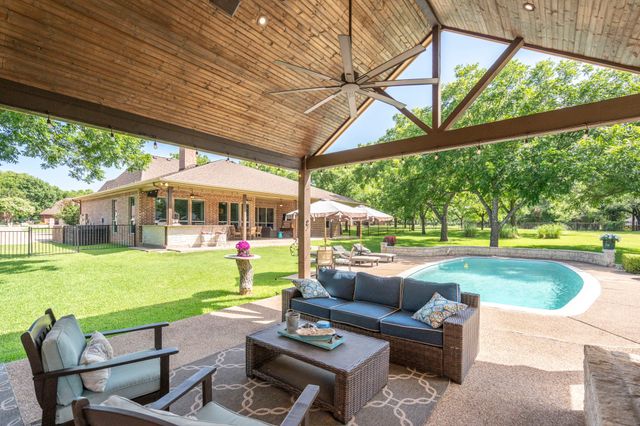 6506 Colonial Drive, Granbury, TX 76049