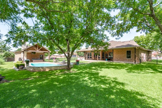 6506 Colonial Drive, Granbury, TX 76049
