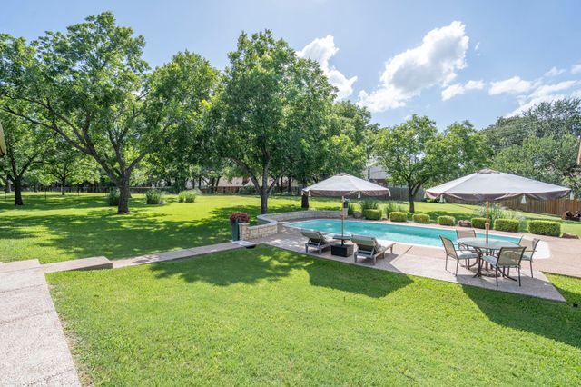 6506 Colonial Drive, Granbury, TX 76049