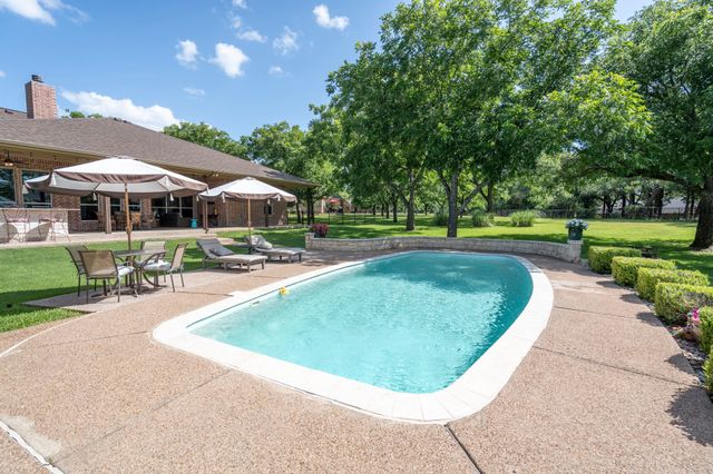 6506 Colonial Drive, Granbury, TX 76049