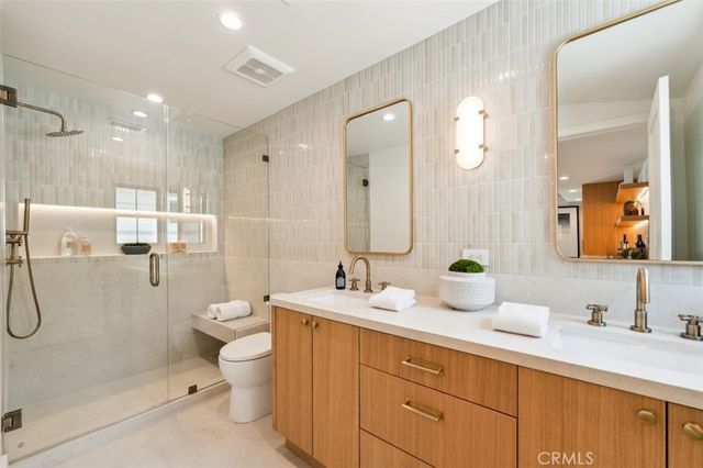 13817 Valley Vista Blvd, Sherman Oaks, CA 91423