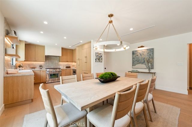 13817 Valley Vista Blvd, Sherman Oaks, CA 91423