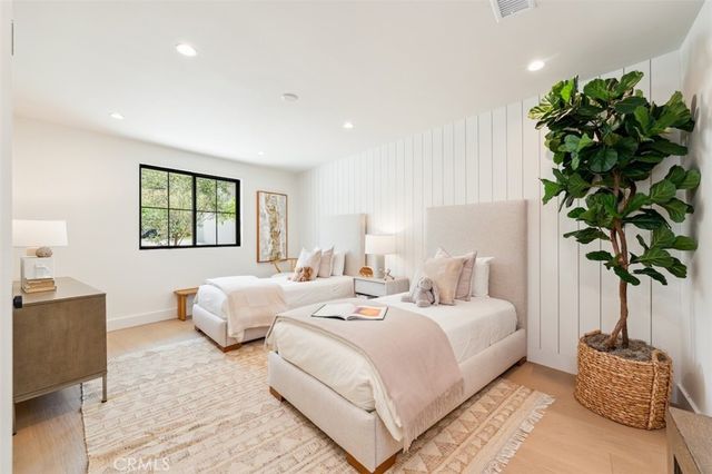 13817 Valley Vista Blvd, Sherman Oaks, CA 91423