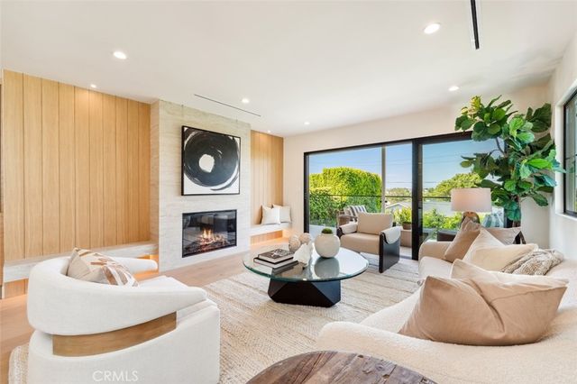 13817 Valley Vista Blvd, Sherman Oaks, CA 91423