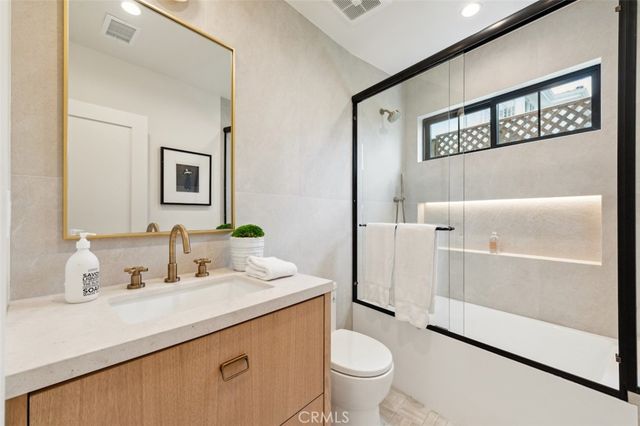 13817 Valley Vista Blvd, Sherman Oaks, CA 91423