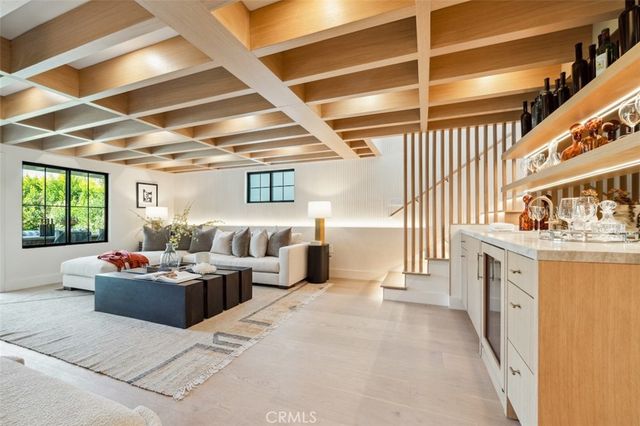 13817 Valley Vista Blvd, Sherman Oaks, CA 91423