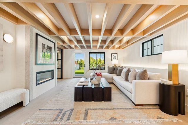 13817 Valley Vista Blvd, Sherman Oaks, CA 91423