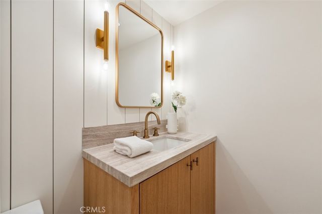 13817 Valley Vista Blvd, Sherman Oaks, CA 91423