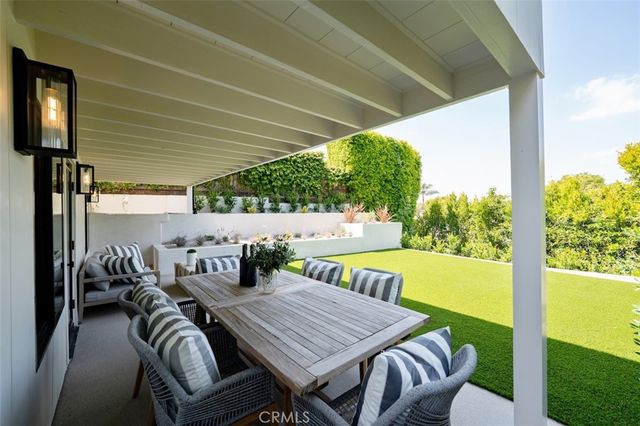 13817 Valley Vista Blvd, Sherman Oaks, CA 91423