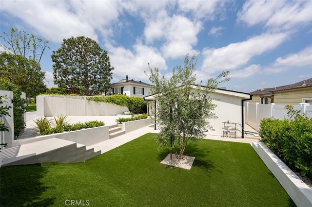 13817 Valley Vista Blvd, Sherman Oaks, CA 91423