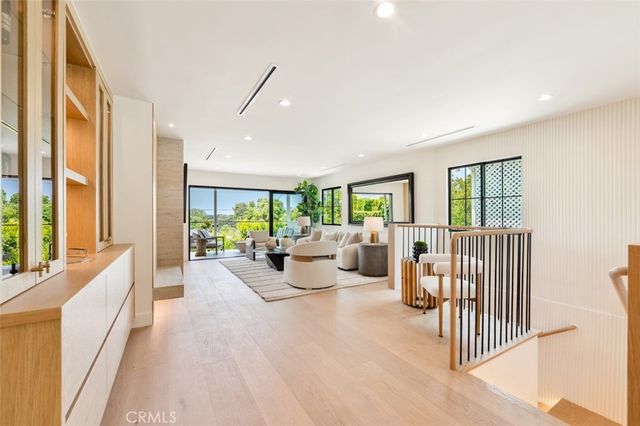 13817 Valley Vista Blvd, Sherman Oaks, CA 91423