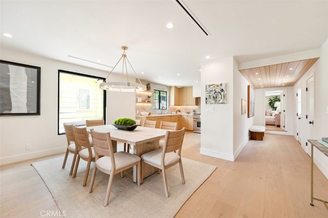 13817 Valley Vista Blvd, Sherman Oaks, CA 91423