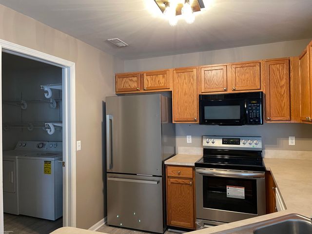 43790 Rushcliffe Drive, Sterling Heights, MI 48313