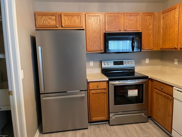 43790 Rushcliffe Drive, Sterling Heights, MI 48313