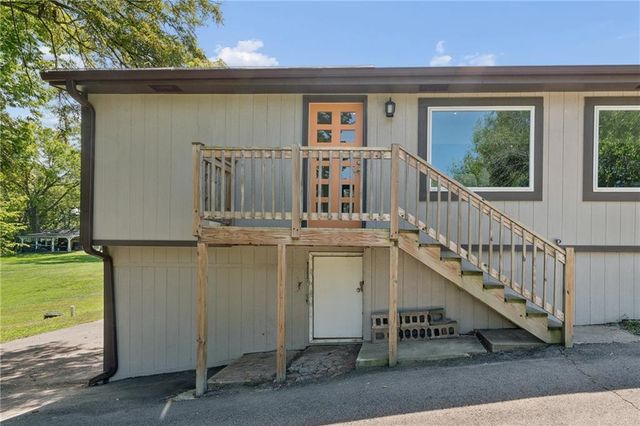 1305 S 80th Street, Kansas City, KS 66111