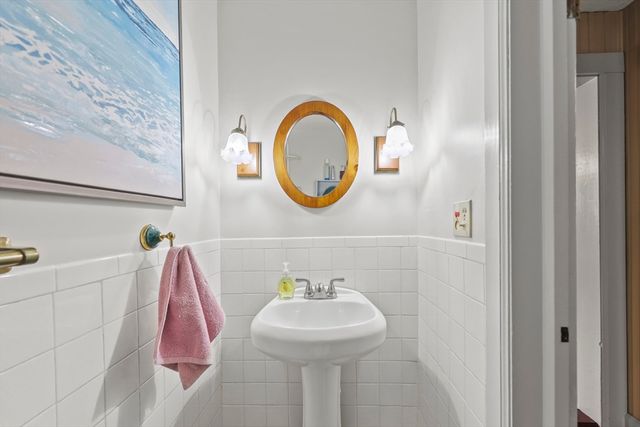 34 Goodrich St, North Adams, MA 01247